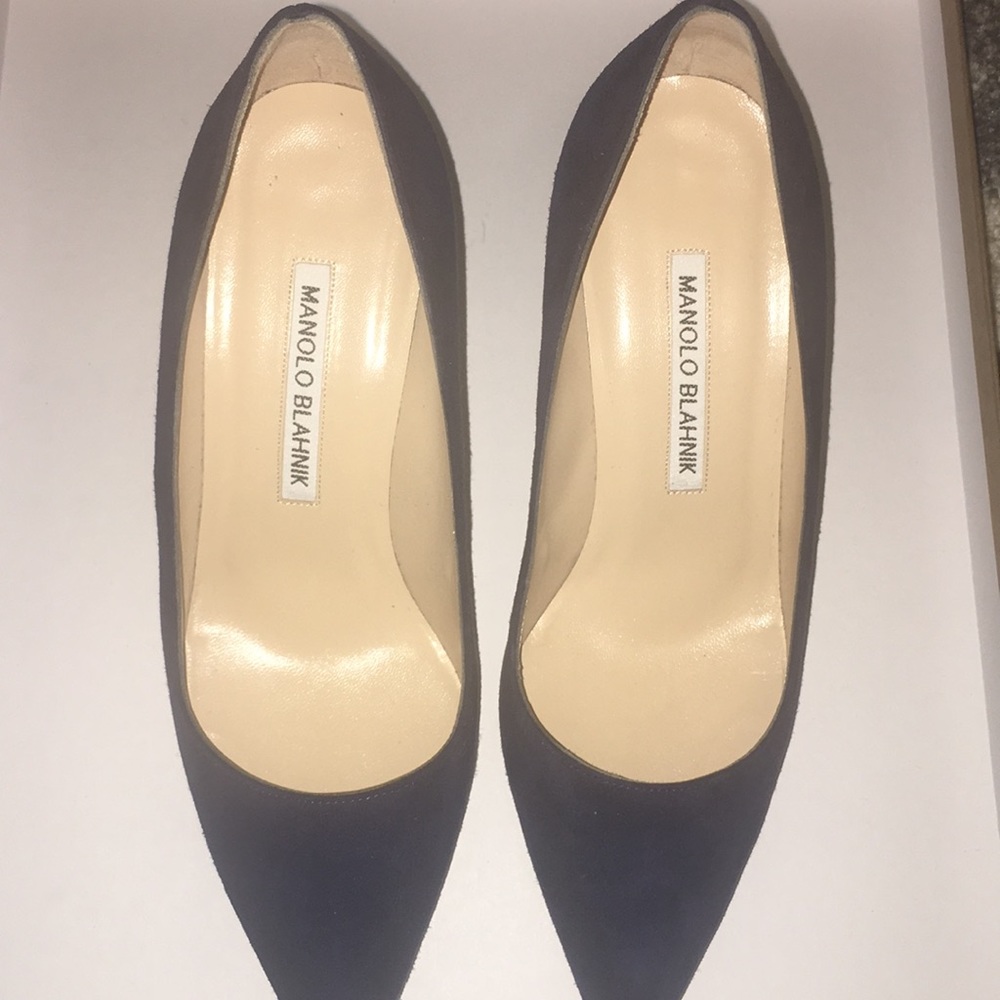 Manolo Blahnik navy suede pumps